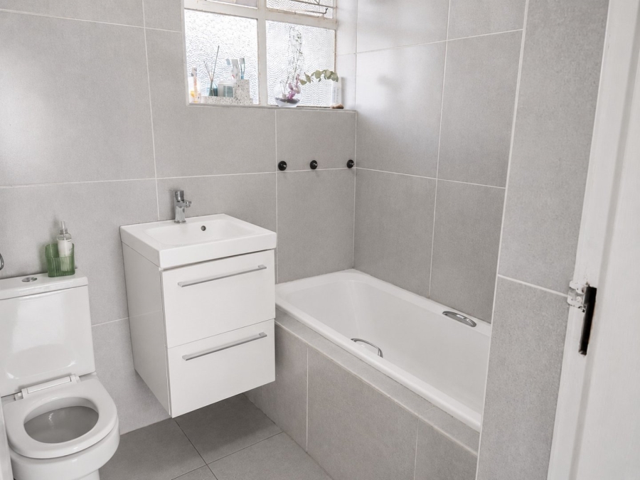 2 Bedroom Property for Sale in Linden Gauteng
