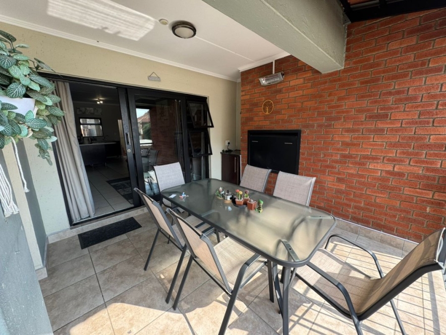 1 Bedroom Property for Sale in Greenstone Ridge Gauteng