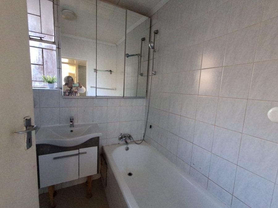2 Bedroom Property for Sale in Gezina Gauteng