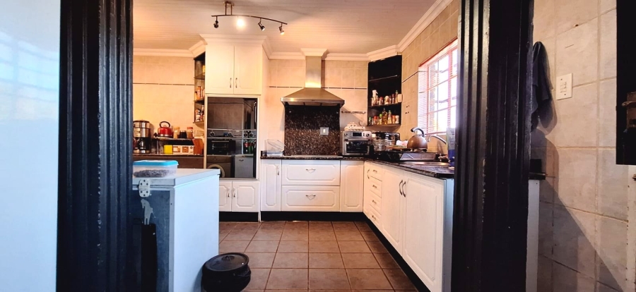 5 Bedroom Property for Sale in Golf Park Gauteng