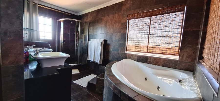 5 Bedroom Property for Sale in Golf Park Gauteng