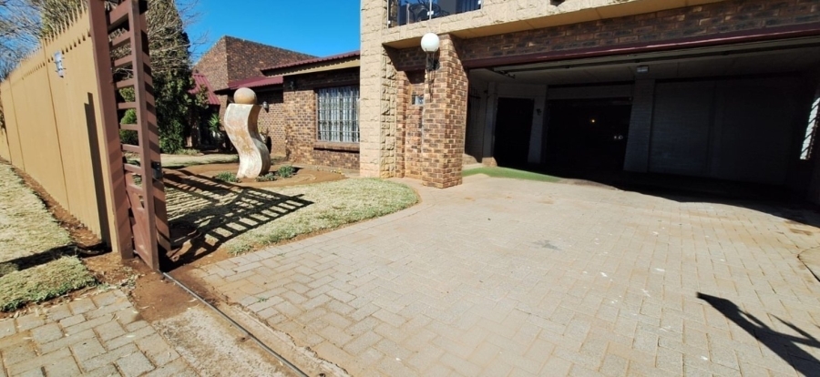 5 Bedroom Property for Sale in Golf Park Gauteng