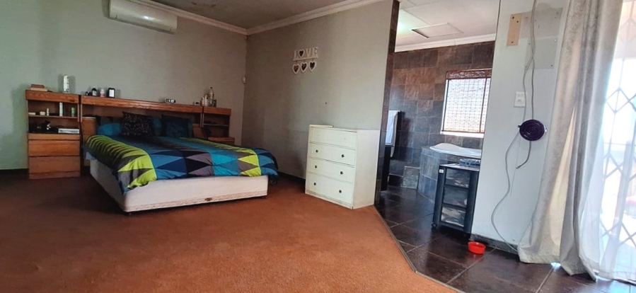5 Bedroom Property for Sale in Golf Park Gauteng
