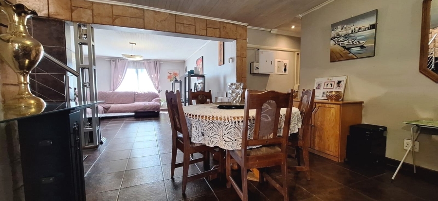 5 Bedroom Property for Sale in Golf Park Gauteng
