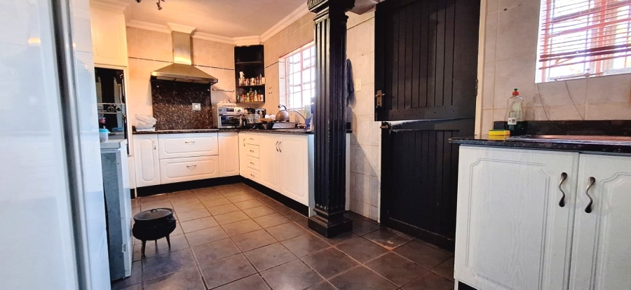 5 Bedroom Property for Sale in Golf Park Gauteng