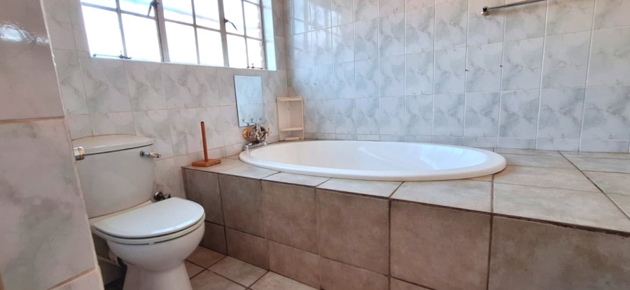 5 Bedroom Property for Sale in Golf Park Gauteng