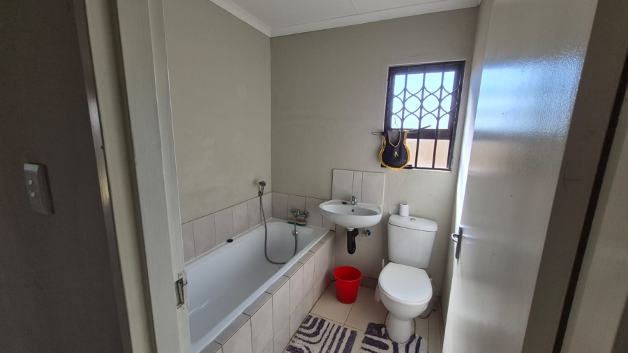 3 Bedroom Property for Sale in Windmill Park Gauteng