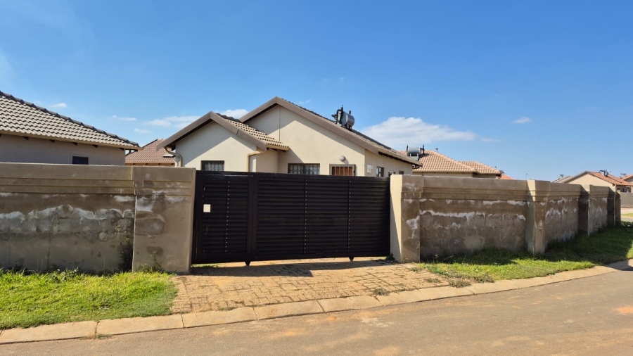 3 Bedroom Property for Sale in Windmill Park Gauteng