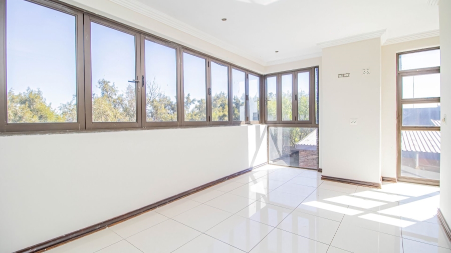 7 Bedroom Property for Sale in Serengeti Lifestyle Estate Gauteng