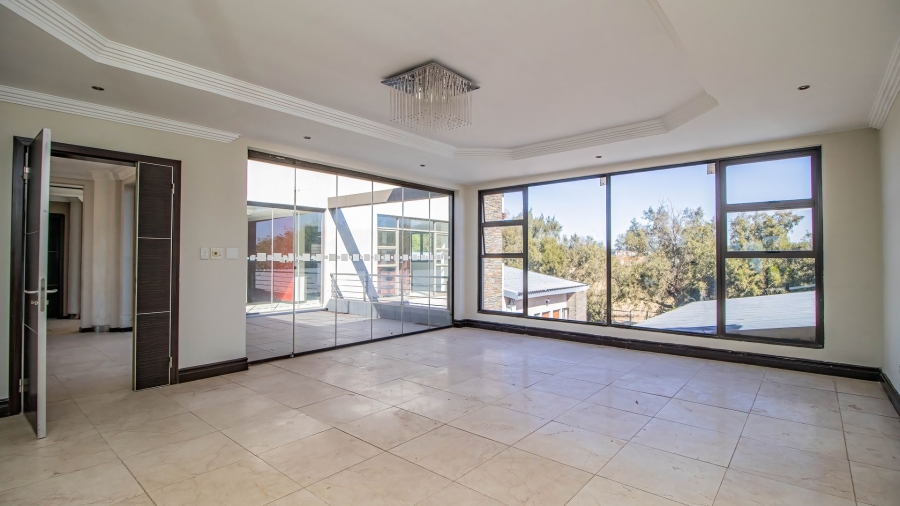 7 Bedroom Property for Sale in Serengeti Lifestyle Estate Gauteng