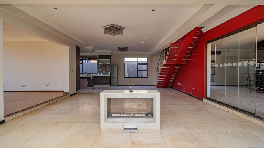 7 Bedroom Property for Sale in Serengeti Lifestyle Estate Gauteng