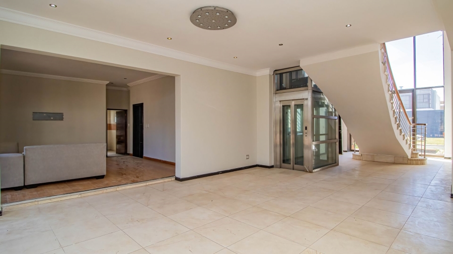 7 Bedroom Property for Sale in Serengeti Lifestyle Estate Gauteng