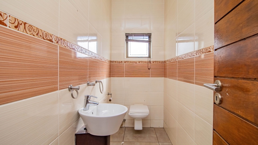 7 Bedroom Property for Sale in Serengeti Lifestyle Estate Gauteng