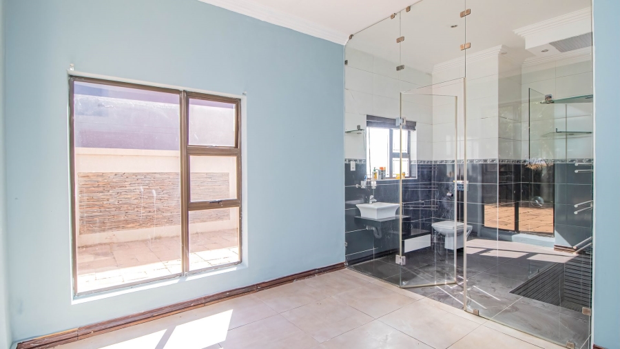 7 Bedroom Property for Sale in Serengeti Lifestyle Estate Gauteng