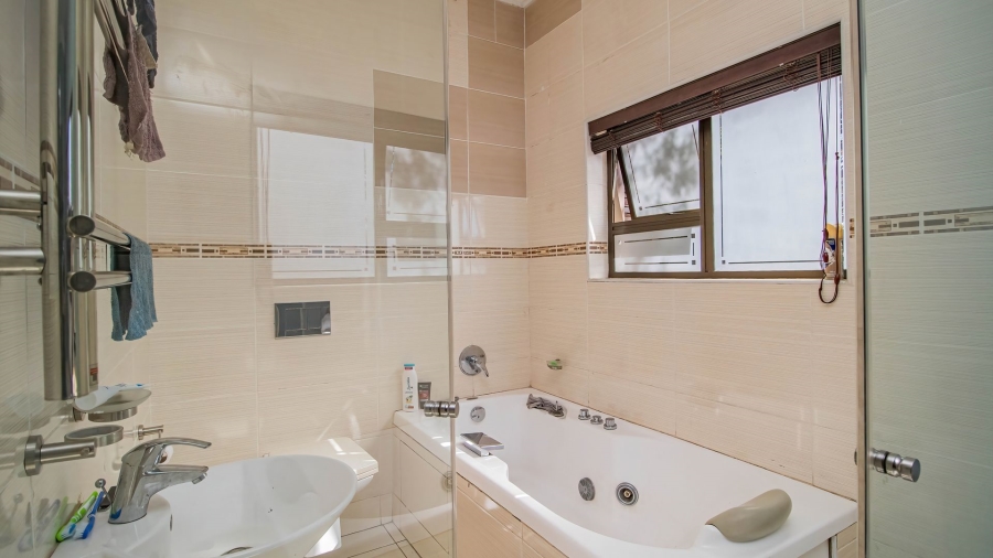 7 Bedroom Property for Sale in Serengeti Lifestyle Estate Gauteng