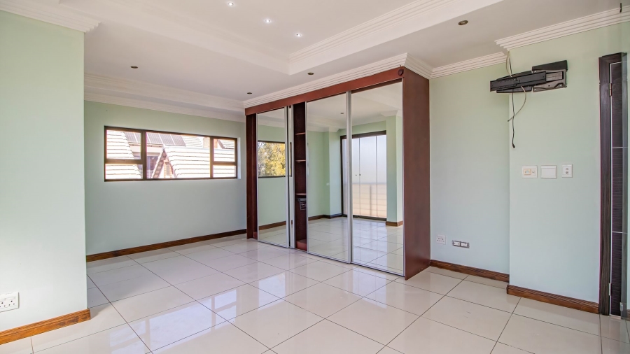 7 Bedroom Property for Sale in Serengeti Lifestyle Estate Gauteng