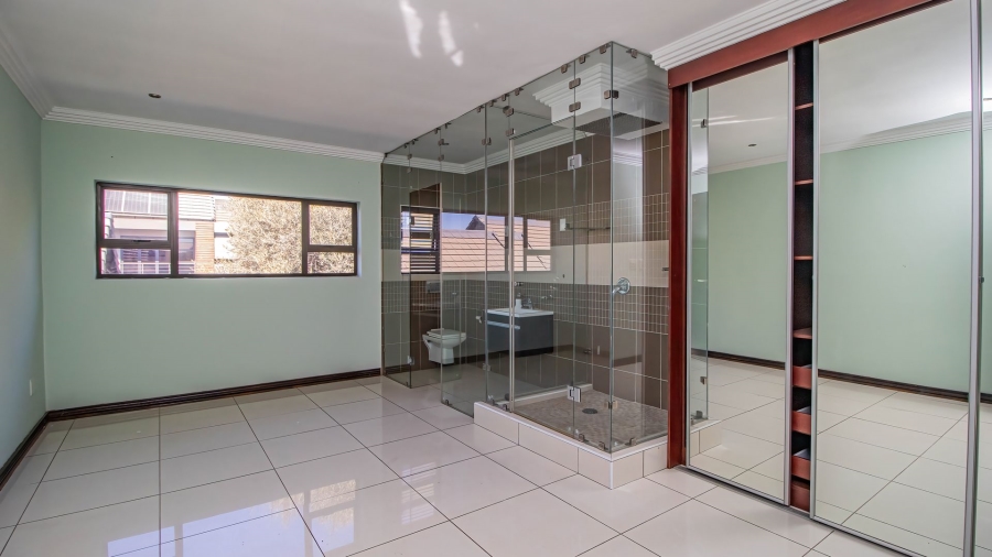 7 Bedroom Property for Sale in Serengeti Lifestyle Estate Gauteng