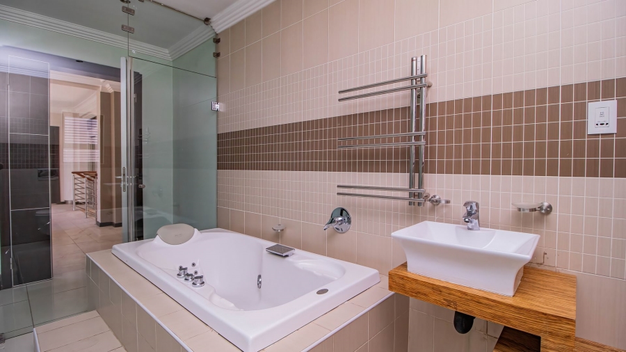 7 Bedroom Property for Sale in Serengeti Lifestyle Estate Gauteng