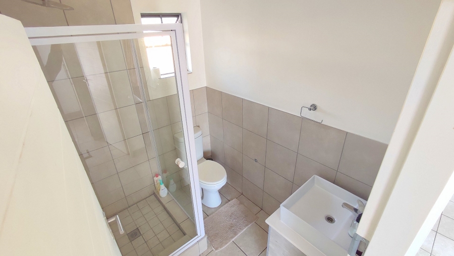 4 Bedroom Property for Sale in Monavoni Gauteng