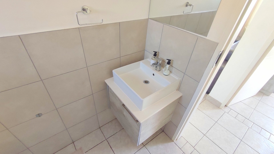 4 Bedroom Property for Sale in Monavoni Gauteng