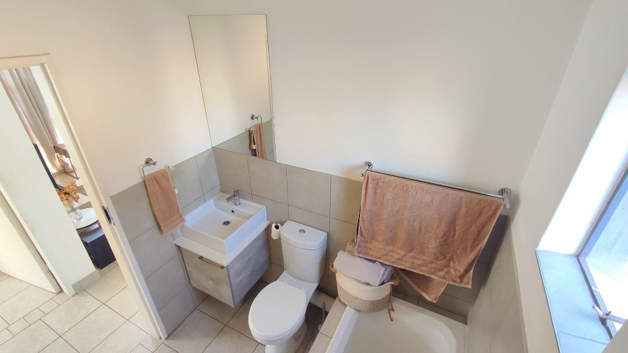 4 Bedroom Property for Sale in Monavoni Gauteng