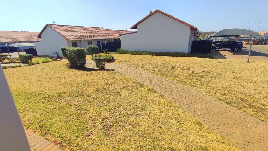 4 Bedroom Property for Sale in Monavoni Gauteng