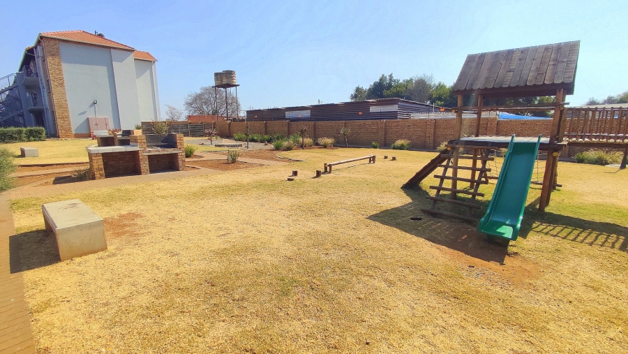 4 Bedroom Property for Sale in Monavoni Gauteng
