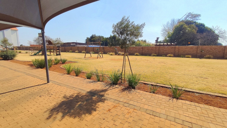 4 Bedroom Property for Sale in Monavoni Gauteng
