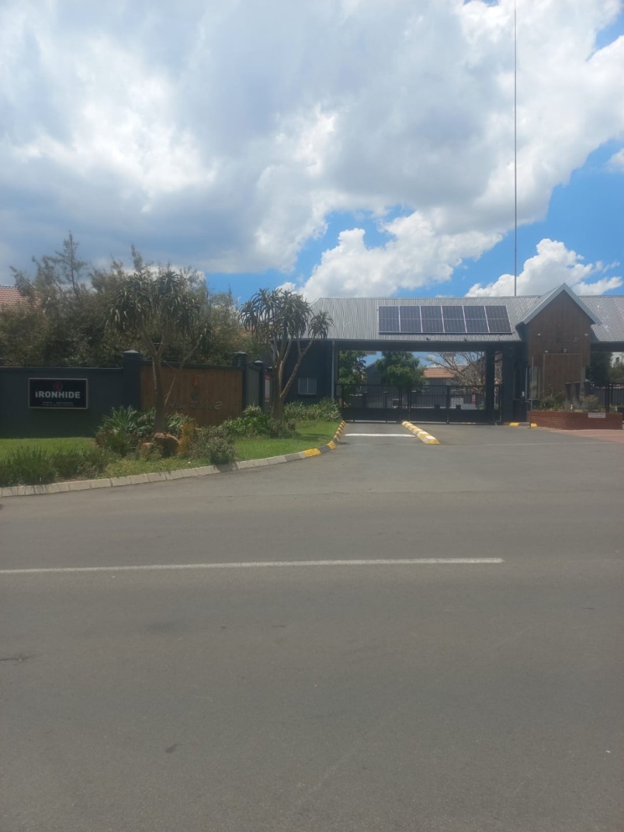 2 Bedroom Property for Sale in Greenstone Hill Gauteng