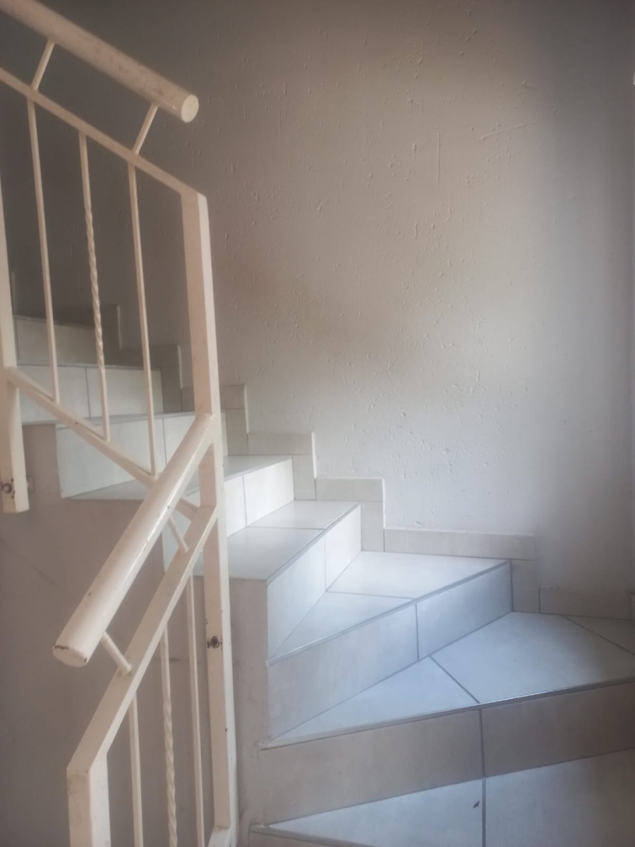 2 Bedroom Property for Sale in Greenstone Hill Gauteng