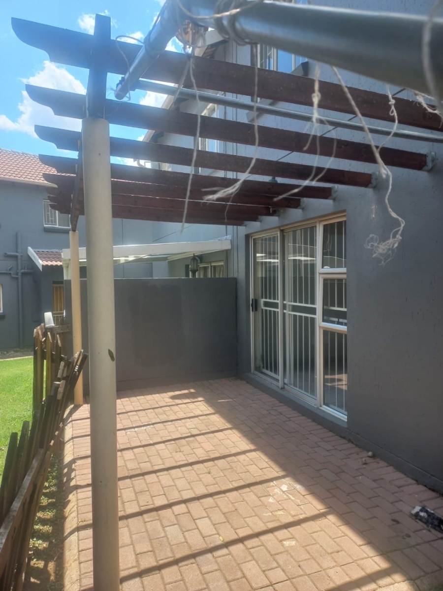 2 Bedroom Property for Sale in Greenstone Hill Gauteng