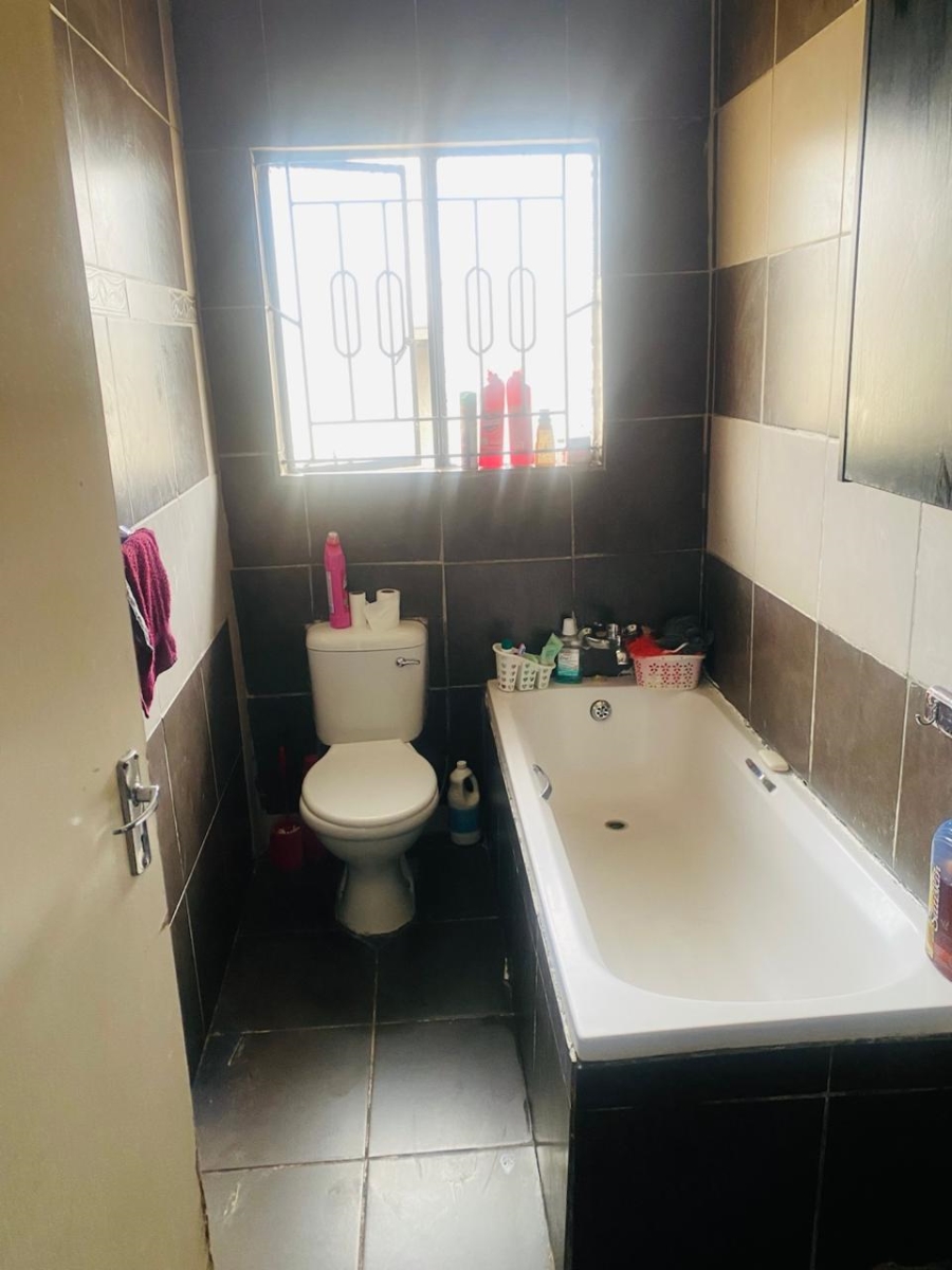 3 Bedroom Property for Sale in Clayville Industria Gauteng