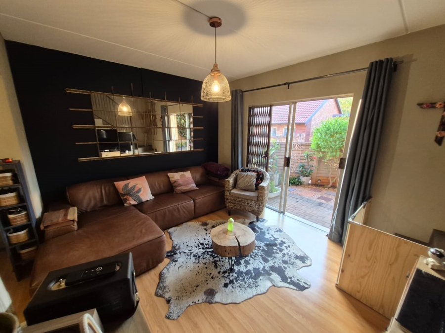 To Let 2 Bedroom Property for Rent in Die Hoewes Gauteng