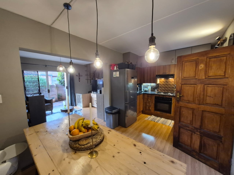 To Let 2 Bedroom Property for Rent in Die Hoewes Gauteng