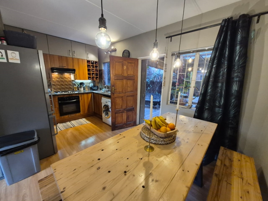 To Let 2 Bedroom Property for Rent in Die Hoewes Gauteng