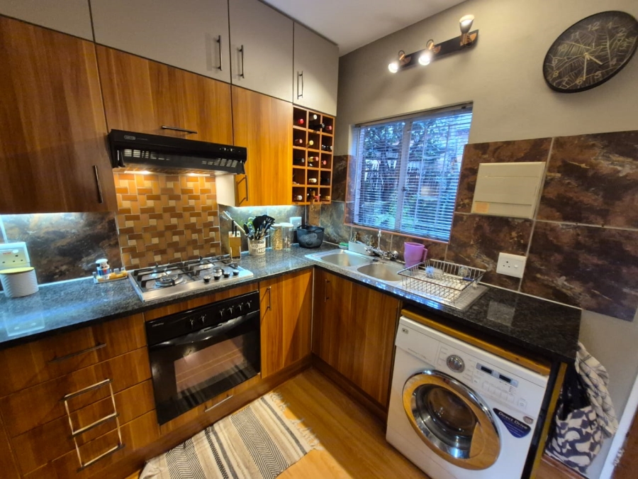 To Let 2 Bedroom Property for Rent in Die Hoewes Gauteng