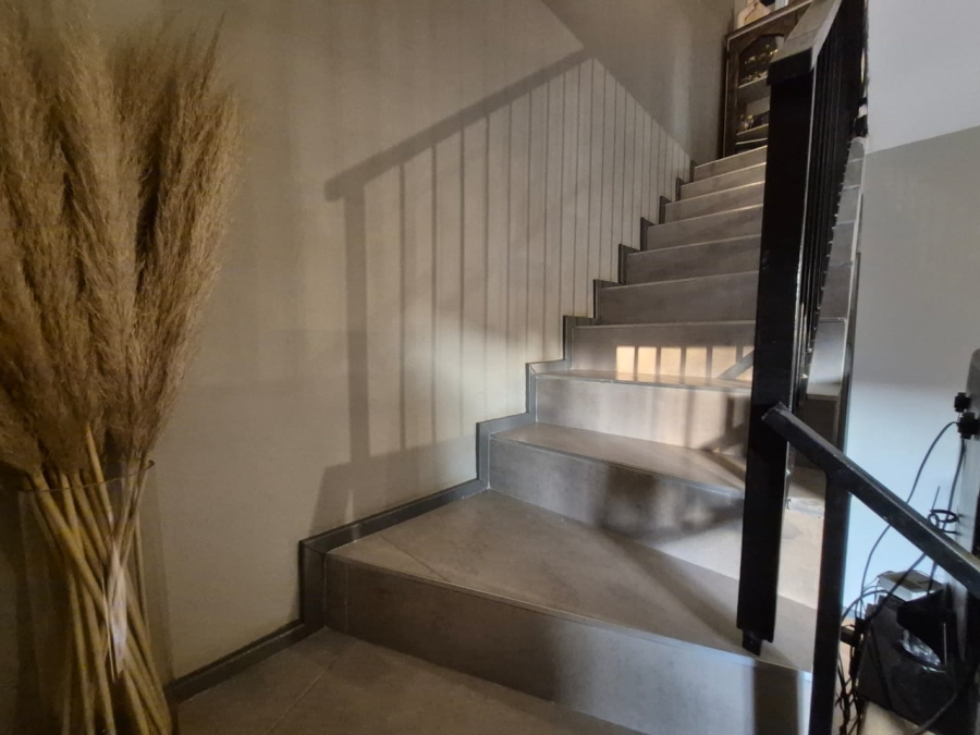 To Let 2 Bedroom Property for Rent in Die Hoewes Gauteng