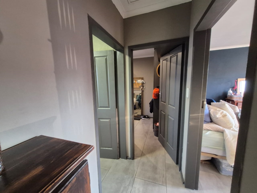 To Let 2 Bedroom Property for Rent in Die Hoewes Gauteng