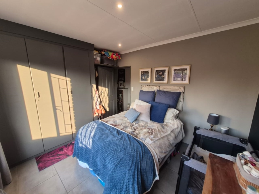 To Let 2 Bedroom Property for Rent in Die Hoewes Gauteng
