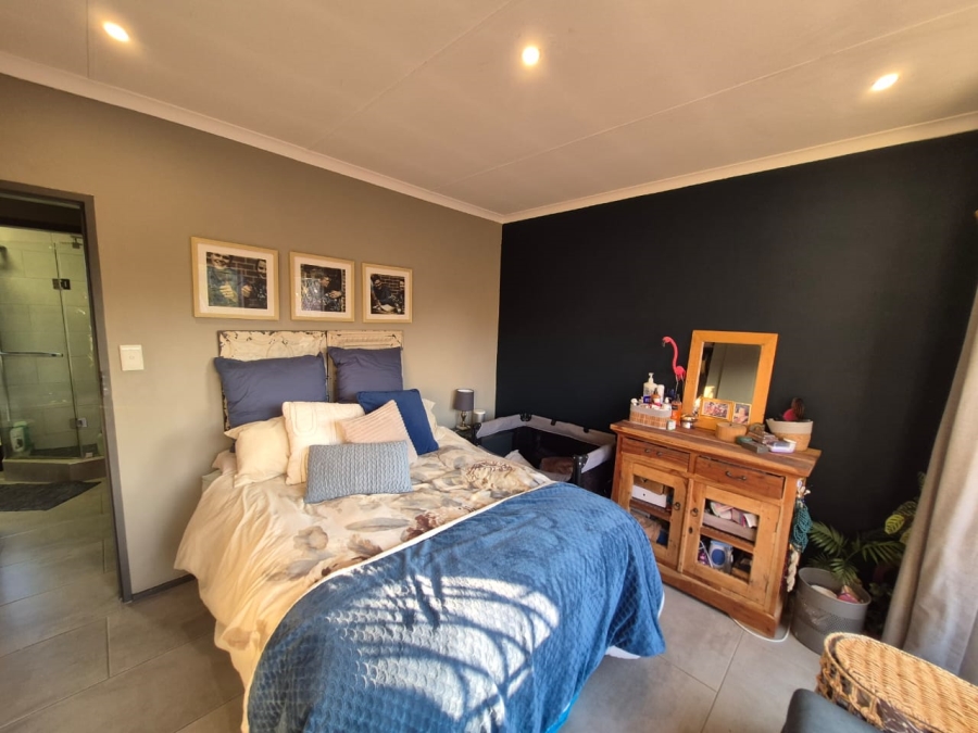 To Let 2 Bedroom Property for Rent in Die Hoewes Gauteng