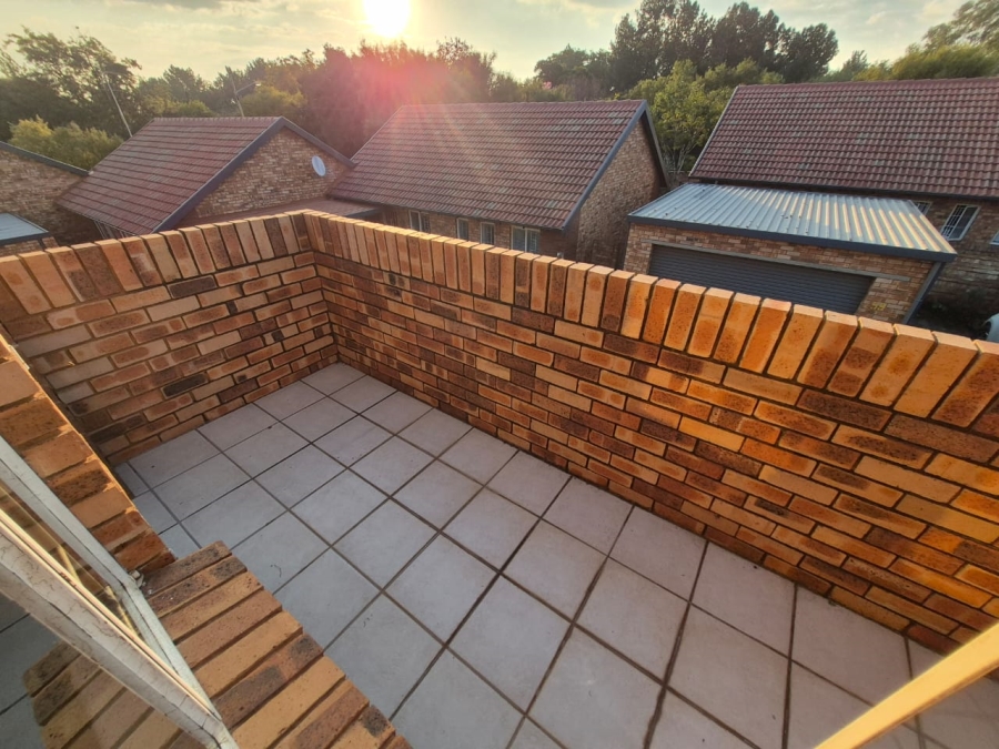 To Let 2 Bedroom Property for Rent in Die Hoewes Gauteng