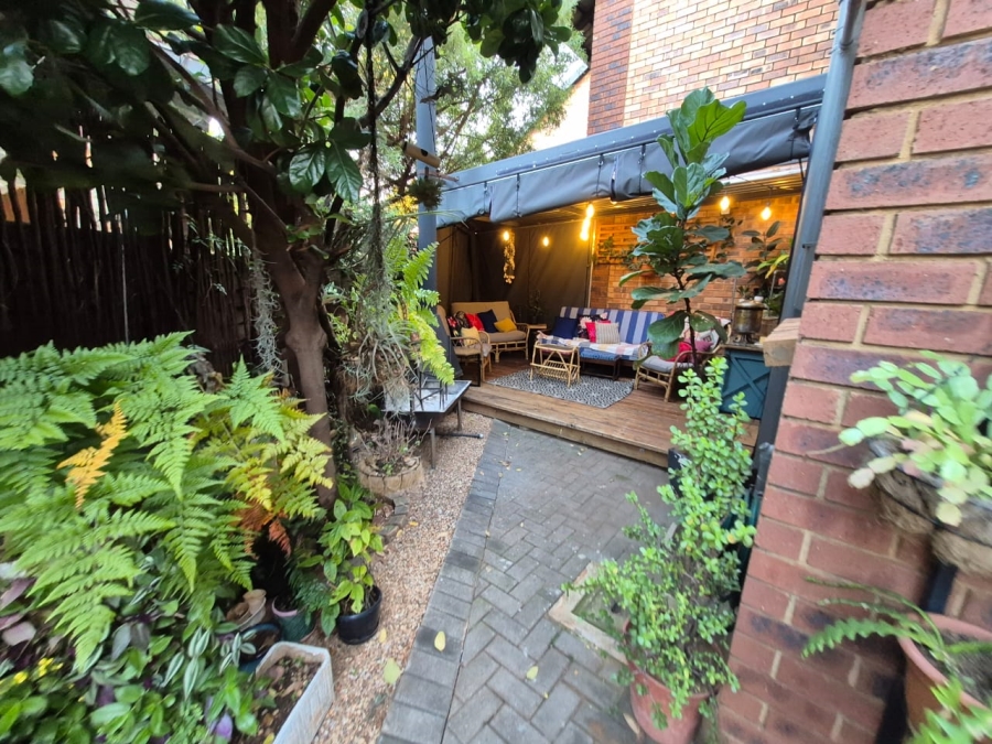 To Let 2 Bedroom Property for Rent in Die Hoewes Gauteng