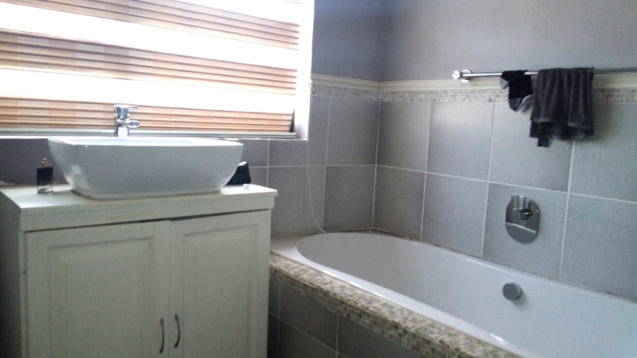 3 Bedroom Property for Sale in Heuwelsig Estate Gauteng