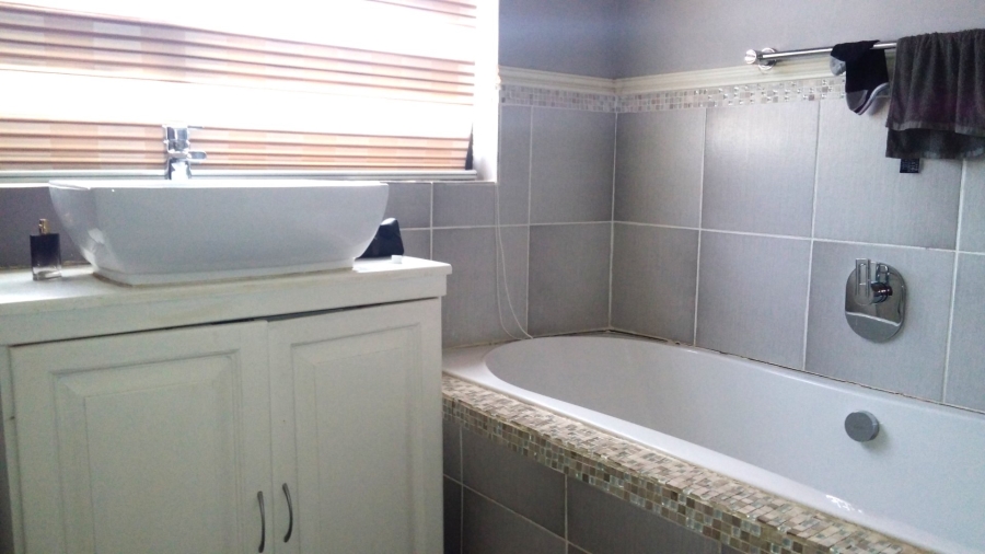 3 Bedroom Property for Sale in Heuwelsig Estate Gauteng