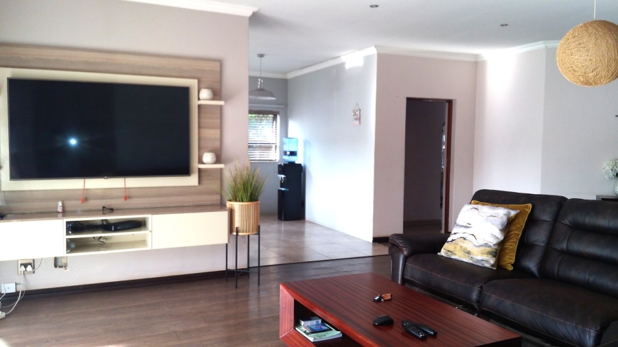 3 Bedroom Property for Sale in Heuwelsig Estate Gauteng