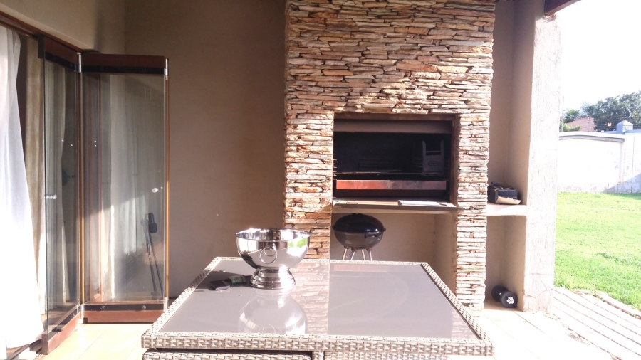 3 Bedroom Property for Sale in Heuwelsig Estate Gauteng