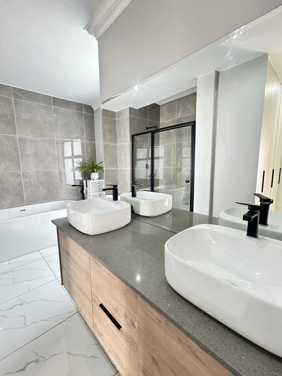 4 Bedroom Property for Sale in Midstream Meadows Gauteng