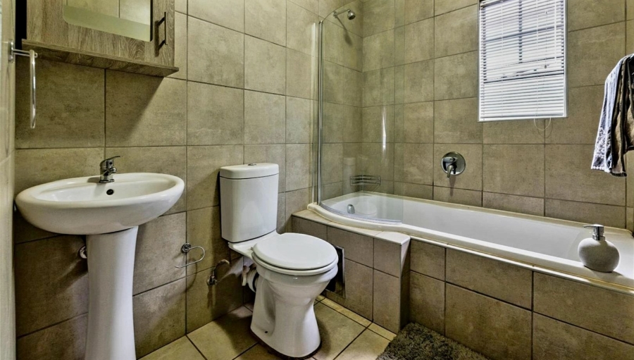2 Bedroom Property for Sale in Montana Tuine Gauteng