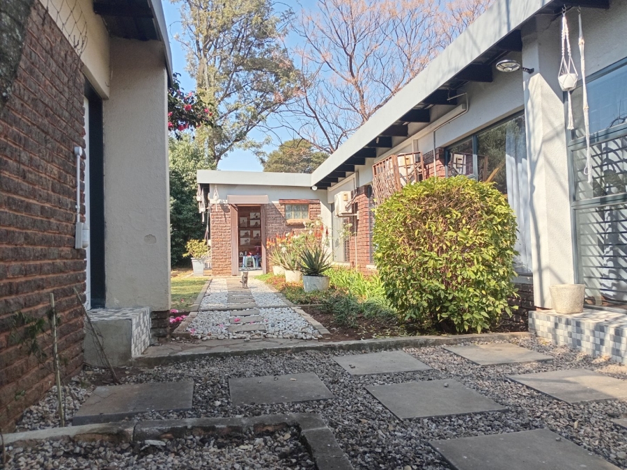 5 Bedroom Property for Sale in Wierda Park Gauteng