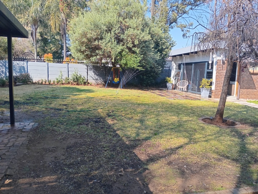 5 Bedroom Property for Sale in Wierda Park Gauteng